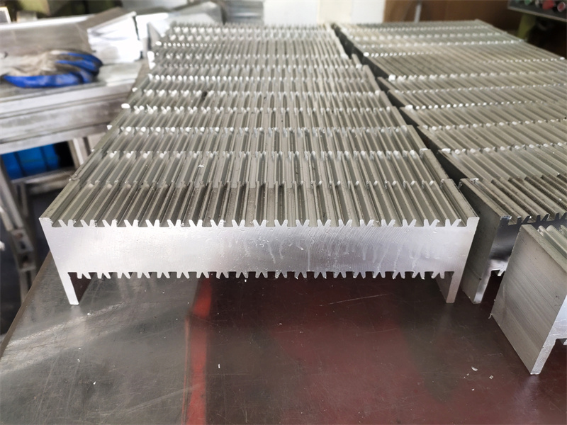 黄瓜视频污污污下载机箱散热器