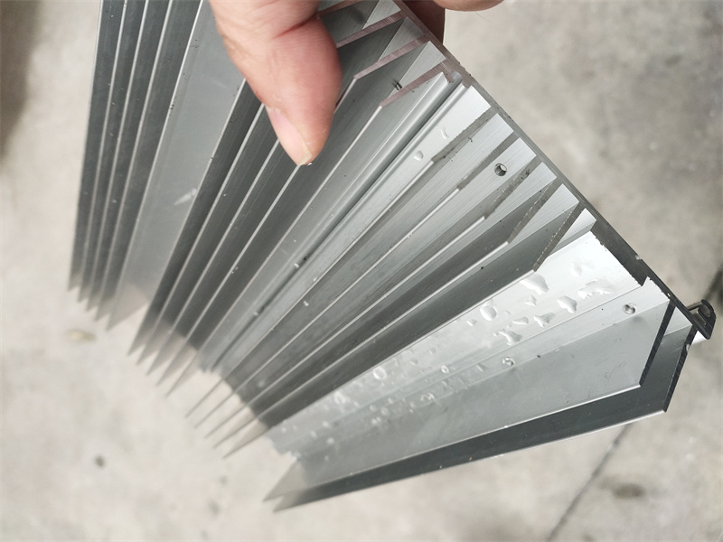 黄瓜视频污污污下载模块型电子散热片