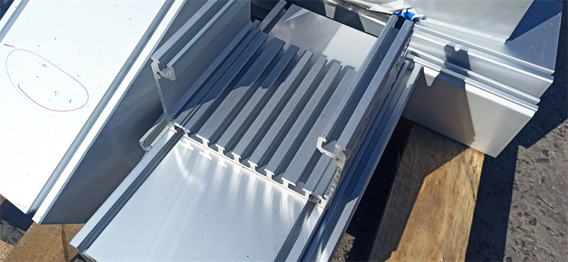 黄瓜视频污污污下载电池外壳挤压开模定制